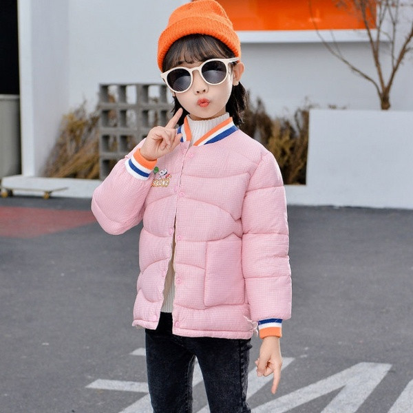 Geaca de toamna-iarna cu decolteu oval si nasturi