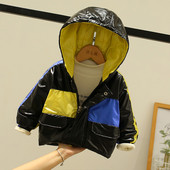 Παιδικό μπουφάν με κουκούλα και τσέπες για αγόρια