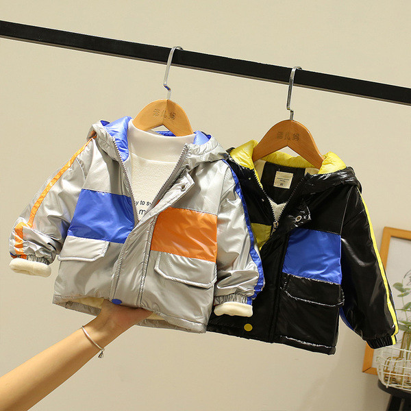 Παιδικό μπουφάν με κουκούλα και τσέπες για αγόρια