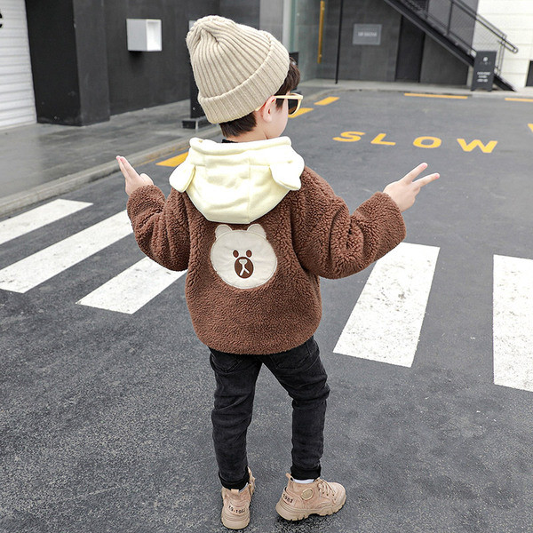 Pehme ja kapuutsiga laste talvejope poistele