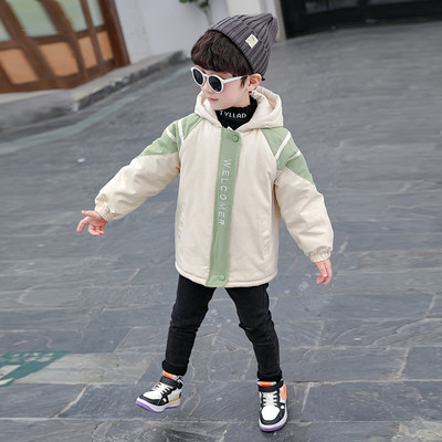 Moodne kapuutsiga laste jope poistele