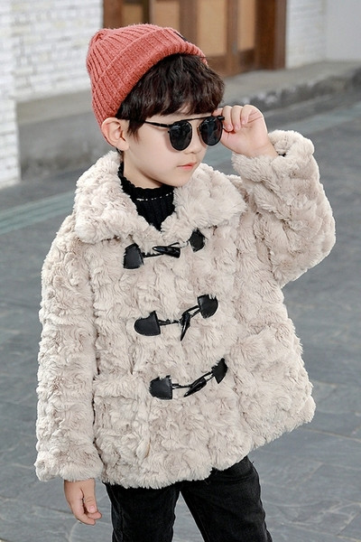 Μοντέρνο παιδικό μπουφάν με στρογγυλή λαιμόκοψη για αγόρια