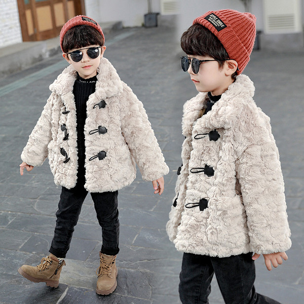 Μοντέρνο παιδικό μπουφάν με στρογγυλή λαιμόκοψη για αγόρια