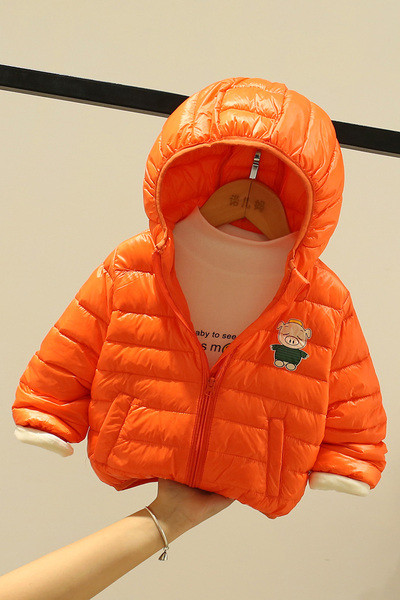 Παιδικό μπουφάν για αγόρια με κουκούλα και 3D στοιχείο στη πλάτη