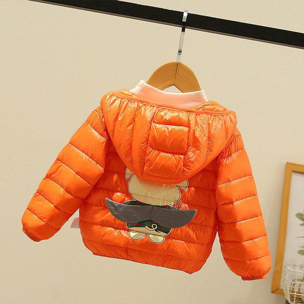 Παιδικό μπουφάν για αγόρια με κουκούλα και 3D στοιχείο στη πλάτη