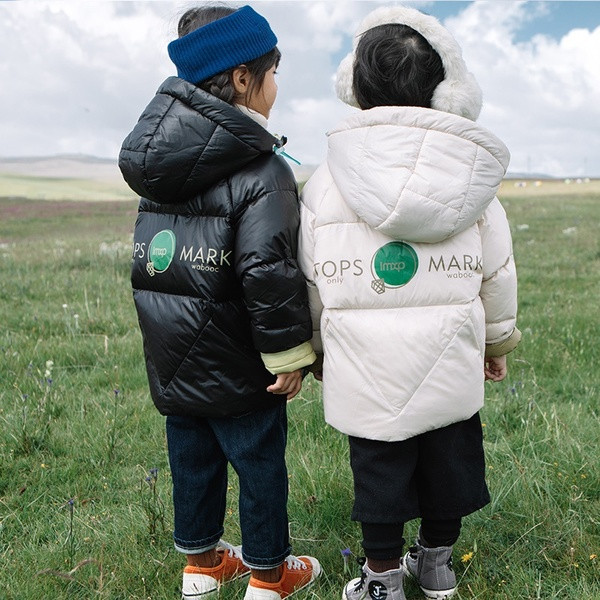 Παιδικό μπουφάν για αγόρια και κορίτσια με κουκούλα και επιγραφή