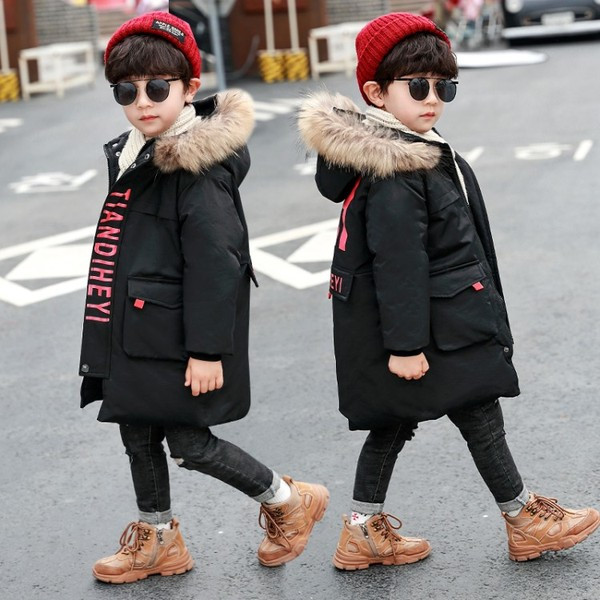 Παιδικό χειμερινό μπουφάν με επιγραφή και γούνα για αγόρια