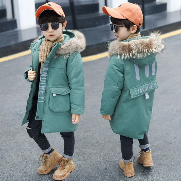 Παιδικό χειμερινό μπουφάν με επιγραφή και γούνα για αγόρια