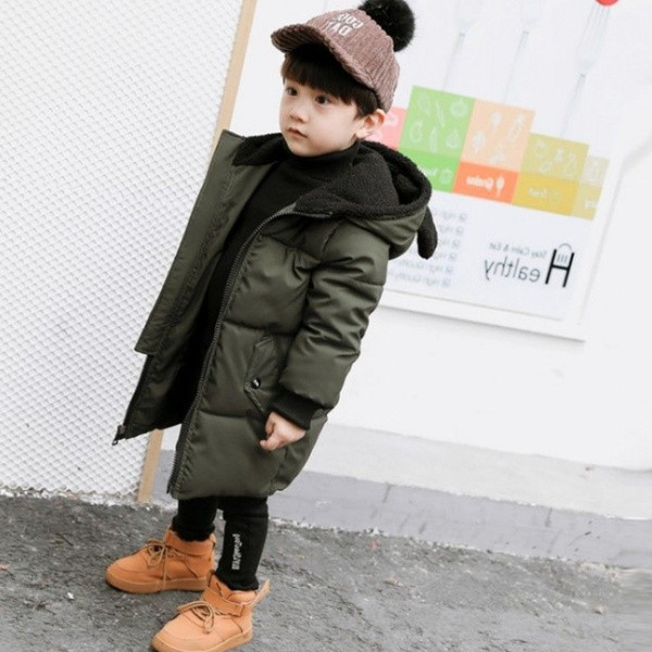 Tagaküljel värvilise aplikatsiooniga laste talvejope