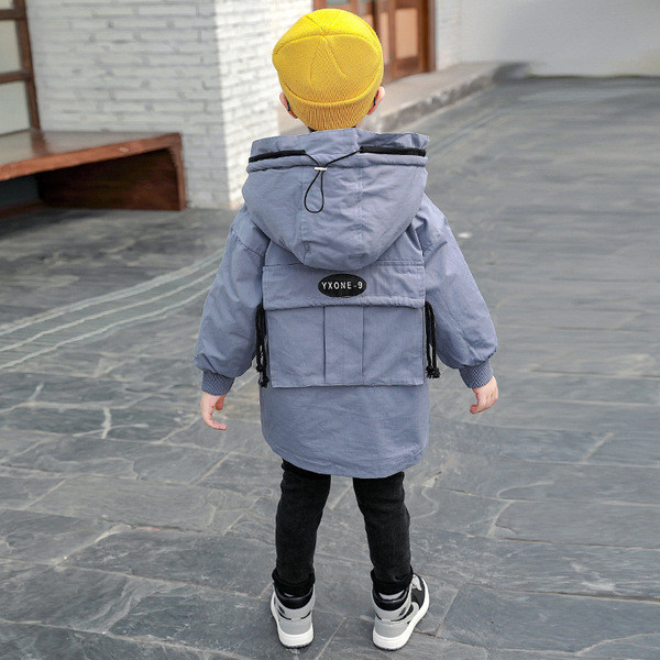 Uut mudelit kirjaga ja taskutega laste jope poistele