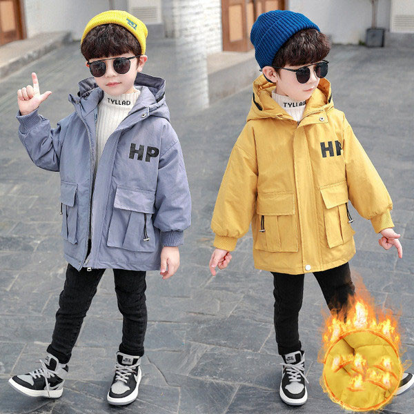 Uut mudelit kirjaga ja taskutega laste jope poistele