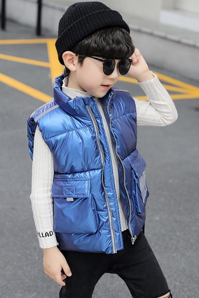 Kõrge kraega igapäevane lastevest poistele - kaks mudelit