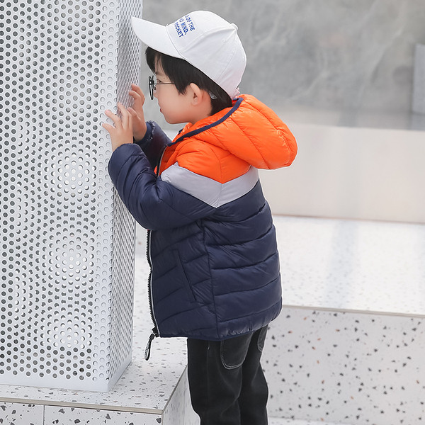 Kapuutsiga laste vabaaja jope poistele