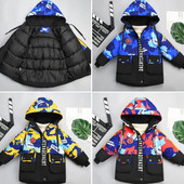 Χειμερινό μπουφάν για αγόρια μεσαίου μήκους με κουκούλα και χρωματιστό μοτίβο