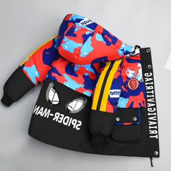 Χειμερινό μπουφάν για αγόρια μεσαίου μήκους με κουκούλα και χρωματιστό μοτίβο