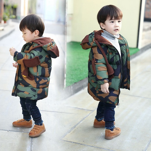 Παιδικό χειμερινό μπουφάν με σχέδιο καμουφλάζ και κουκούλα