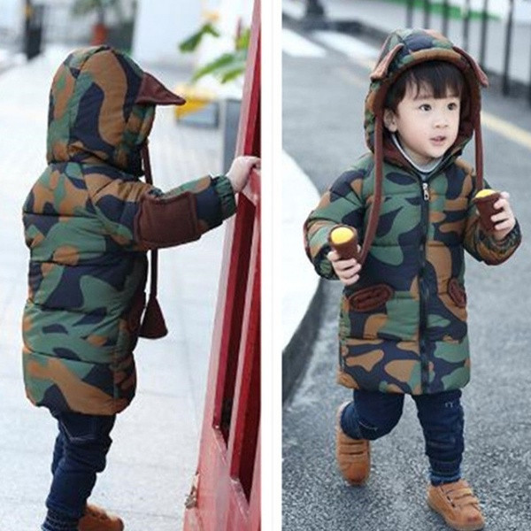 Παιδικό χειμερινό μπουφάν με σχέδιο καμουφλάζ και κουκούλα