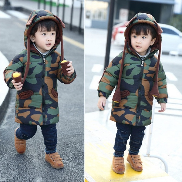 Παιδικό χειμερινό μπουφάν με σχέδιο καμουφλάζ και κουκούλα