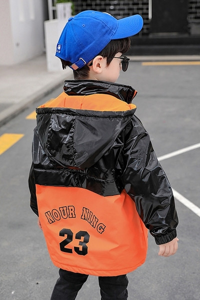 Παιδικό καθημερινό μπουφάν  με κουκούλα και επιγραφές κατάλληλο για αγόρια