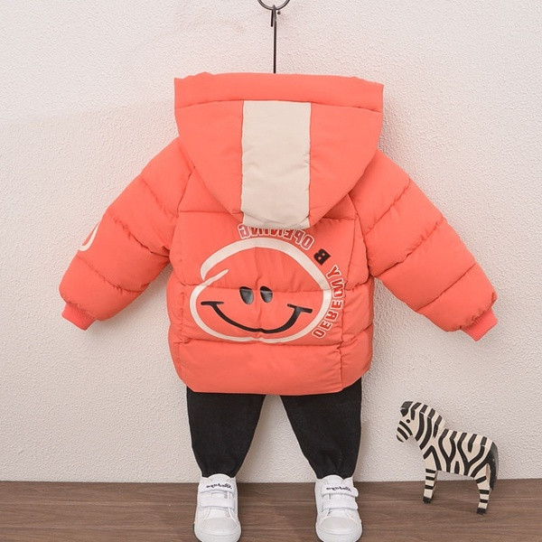 Kapuutsiga ja värvitrükiga laste talvejope