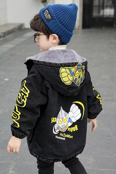 Poistele sobiv kapuutsiga ja värvilise mustriga vabaaja laste jope