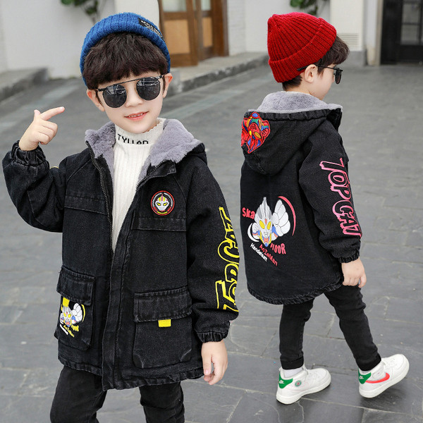 Poistele sobiv kapuutsiga ja värvilise mustriga vabaaja laste jope