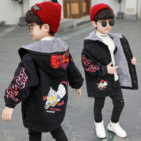 Poistele sobiv kapuutsiga ja värvilise mustriga vabaaja laste jope