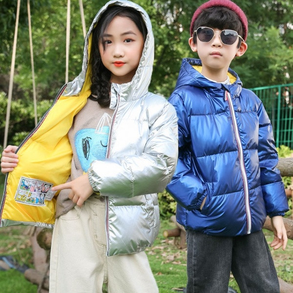 Särava efektiga, kapuutsi ja lukuga laste talvejope - unisex mudel