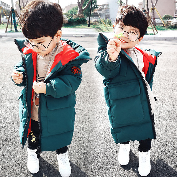 Kapuutsiga ja taskutega laste talvejope poistele