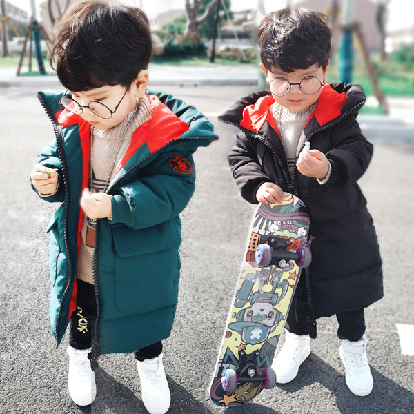 Kapuutsiga ja taskutega laste talvejope poistele