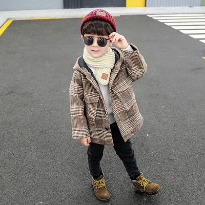 Kapuutsiga ruuduline lastemantel - poistele