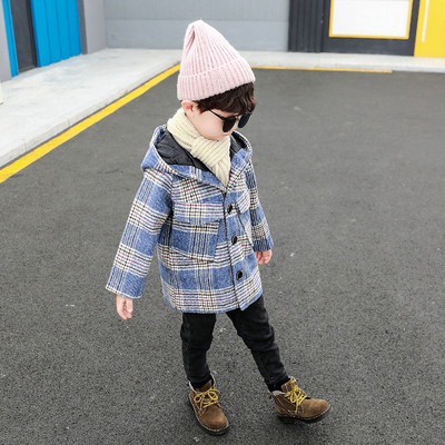 Kapuutsiga ruuduline lastemantel - poistele