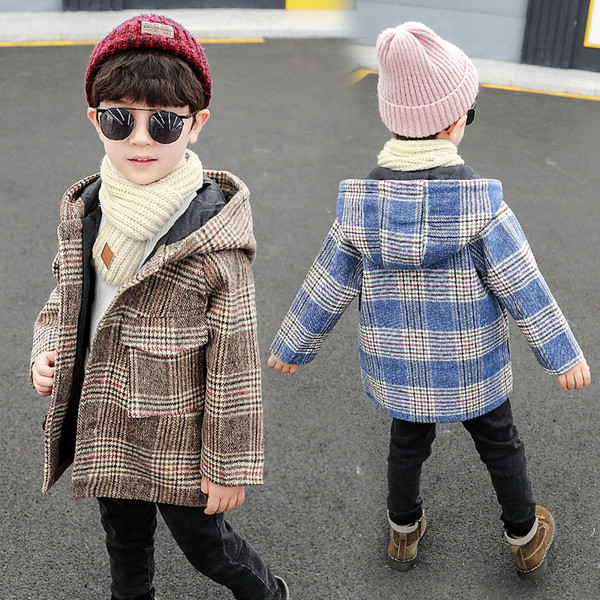 Kapuutsiga ruuduline lastemantel - poistele