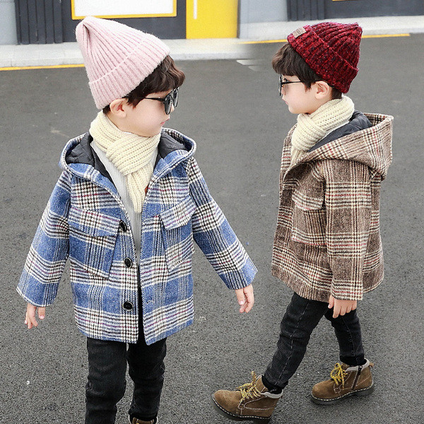 Kapuutsiga ruuduline lastemantel - poistele