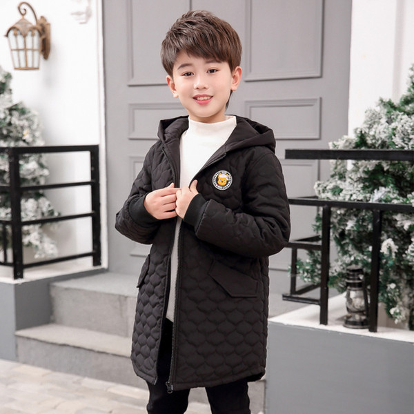 Kapuutsi ja tikandiga laste jope poistele