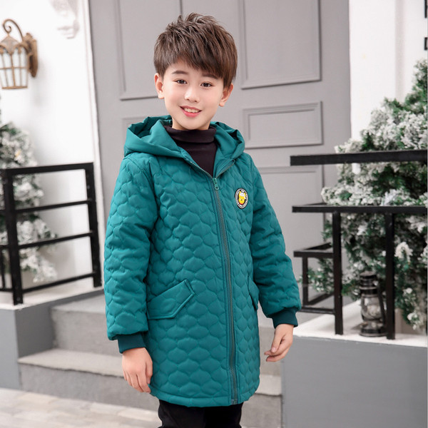 Kapuutsi ja tikandiga laste jope poistele