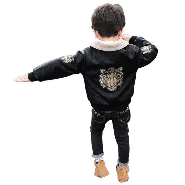 Dječja ležerna jakna s donjim ovratnikom i vezom pogodna za dječake