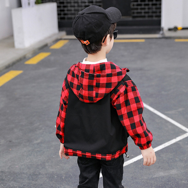 Dnevni dječji za dječake s džepovima i kapuljačom