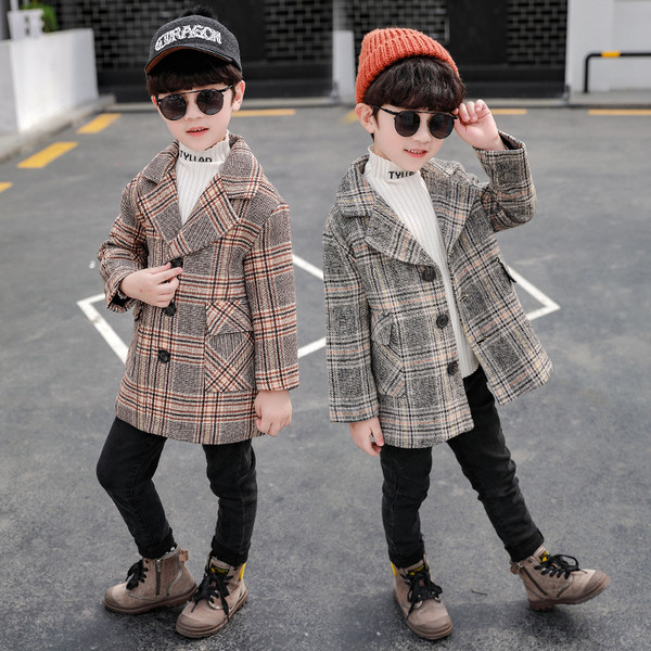 Ruuduline spits-kaelusega laste talvejope