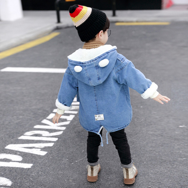 Παιδικό τζιν μπουφάν για αγόρια με κουκούλα και κορδόνι στη μέση