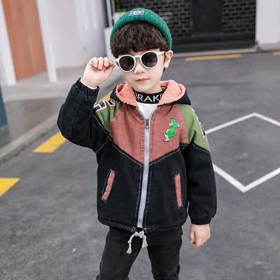 Παιδικό μπουφάν για αγόρια με απλικέ και κουκούλα