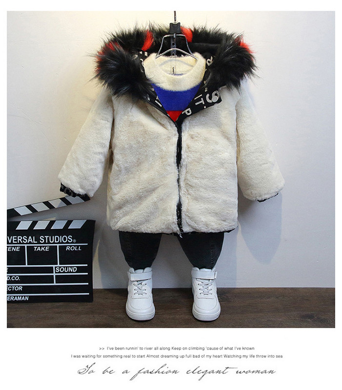 Παιδικό μπουφάν για αγόρια με επιγραφές και χρωματιστή γούνα