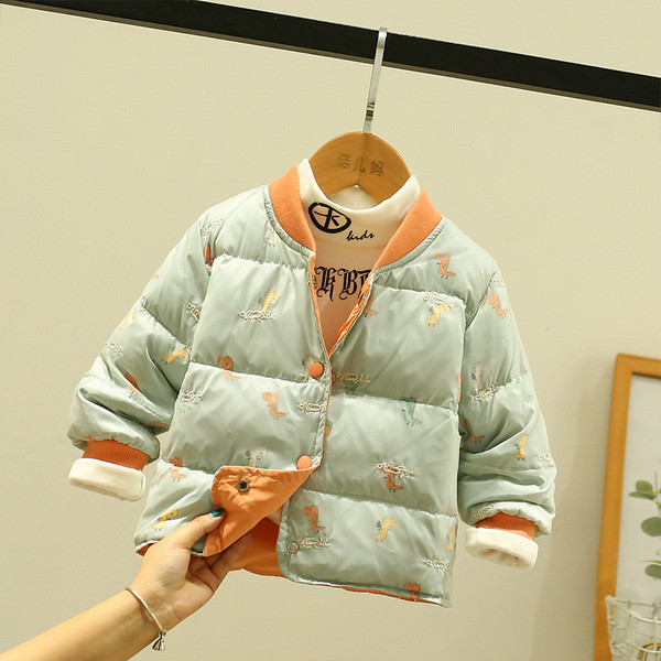 Nööpide ja tikanditega laste jope poistele