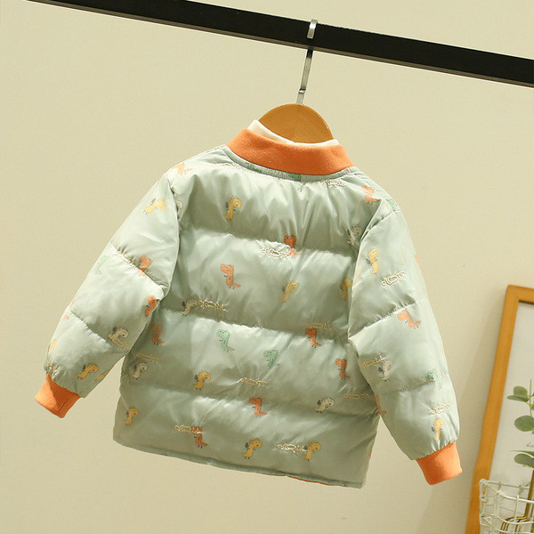 Nööpide ja tikanditega laste jope poistele