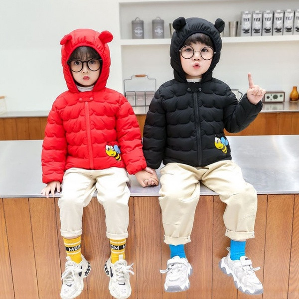 Talvine lühike jope 3D-rakendusega seljal