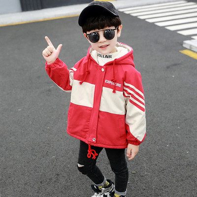 Αθλητικό παιδικό μπουφάν για αγόρια με κουκούλα και επιγραφές