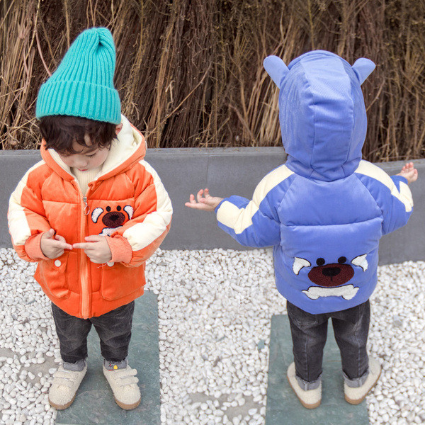 Moodne 3D-elemendiga laste talvejope poistele