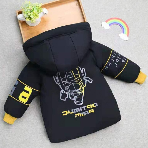 Dječja jakna s velikim džepovima i kapuljačom pogodna za dječake