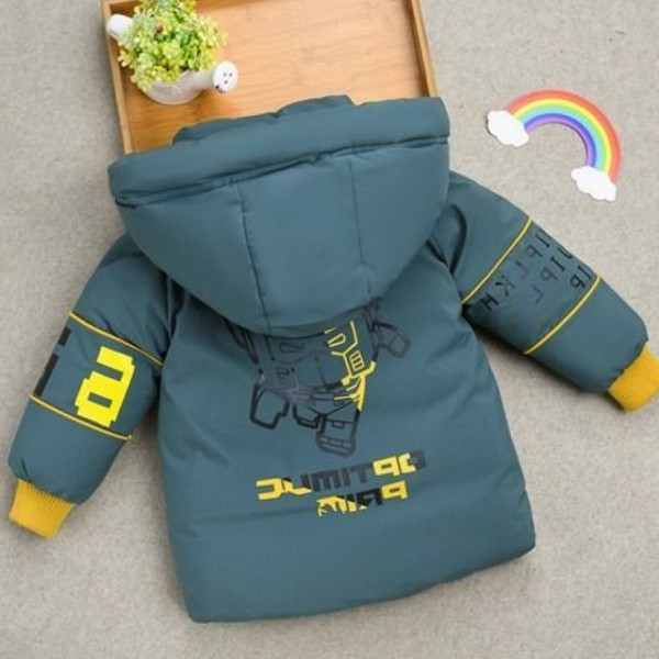 Dječja jakna s velikim džepovima i kapuljačom pogodna za dječake