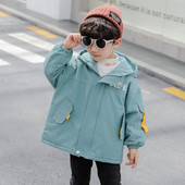 Kapuutsiga ja tagataskuga laste jope poistele